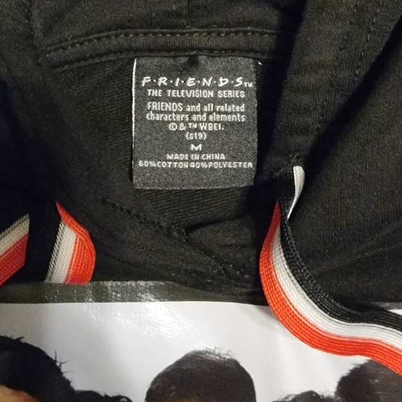 Friends Cropped Hoodie - Picture 4 of 4